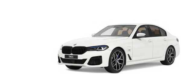 2023 BMW 545e xDrive M Sport Alpine White 1/18 Model Car by GT Spirit